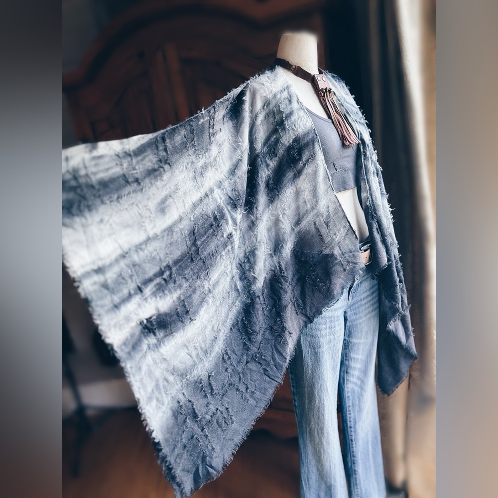 Boutique Charcoal & White Reversible Kimono Wrap Scarf | OSFM